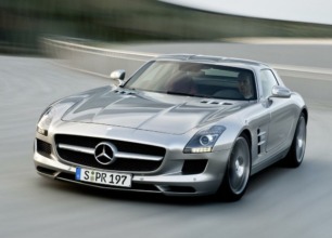 Carretera Panamericana en un Mercedes-Benz SLS AMG 2011