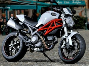 Ducati amplia la familia Monster