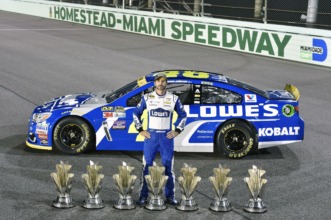 Vettel se coronó campeón de la F1 y Jimmie Johnson ganó la carrera de NASCAR