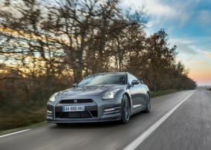 Video: Nissan GT-R hace la semana perfecta