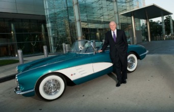 CEO de General Motors subastará su Corvette 1958