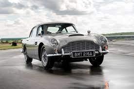 James Bond y su Aston Martin DB5