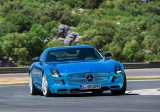 Video: Mercedes-Benz SLS Electric Drive