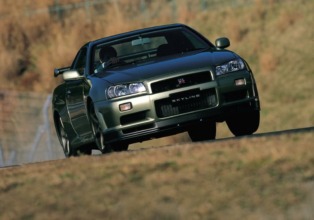 Video: Nissan Skyline