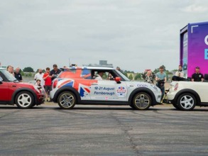 Rércord Guinness de estacionamiento en paralelo