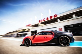 Seis Bugatti Veyron en el circuito de Paul Ricard