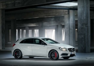 Video: Usher conduce el Mercedes-Benz A45 AMG