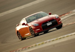 Un maestro artesano en cada Nissan GTR