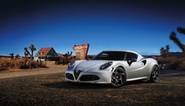 Alfa Romeo 4C es conducido por Giancarlo Fisichella