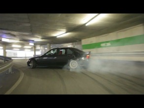 Drifting en un estacionamiento