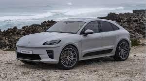 Porsche Macan en Facebook en el desierto