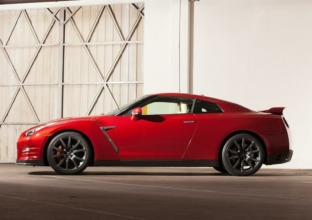 Nissan GT-R el video que siempre queremos volver a ver