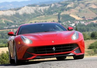 Ferrari F12 Berlinetta, rompiendo el asfalto en California