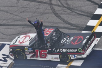 Toyota campeón de la Truck Series de la NASCAR