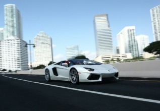 Lamborghini Aventador escupe fuego y termina incendiándose