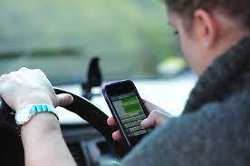 Conductores hispanos entre los más distraídos al volante