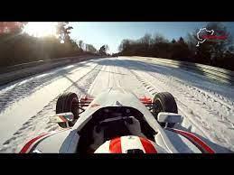 Una vuelta al Nürburgring cubierto en nieve a bordo de un auto fórmula