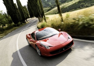 Un Ferrari 458 ocasiona accidente entre Nissan GT-R y otro auto