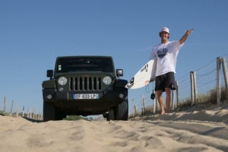 Jeep se subió a una ola