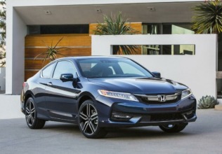 Honda Accord Hybrid 2017, cinco pasajeros y 49 MPG