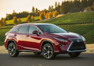 Lexus vestirá Zang Toi en los Auto Shows