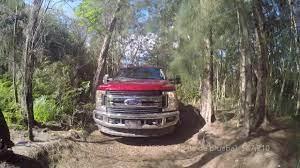 Ford F-350 Super Duty DRW 4x4 Crew Cab 2017, potencia al máximo