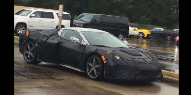 Corvette con motor central ¡captado en un drive-thru!