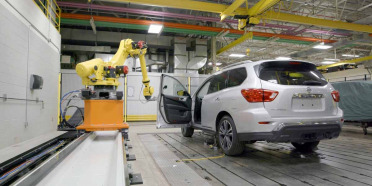 “Rosie”, robot Nissan que abre y cierra puertas cada 6 segundos