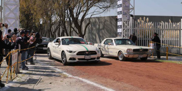 Ford México reúne 960 Mustang y Logra Récord Guinness