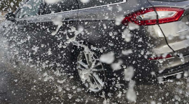 Cuidado con los baches, tres señales de alarma en tu auto