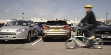 Video Ford Focus 2019 con cámara que ve a la vuelta de la esquina