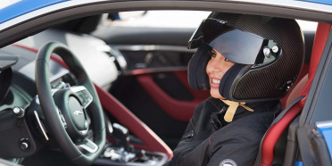 Mujeres al volante en Arabia Saudita; celebración en un Jaguar F-Type