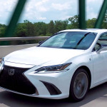 Video Lexus ES 2019, primer vistazo en la carretera en Nashville