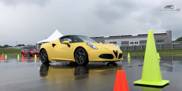 Video Alfa Romeo 4c 2018 en la pista de autocross del M1 Concourse