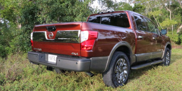 Test Drive Nissan Titan Platinum Reserve 2019, pickup a todo lujo