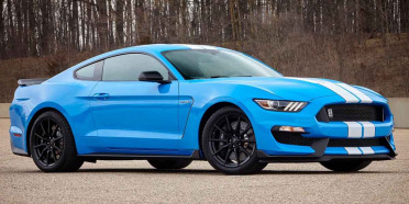 Video, corre a 180 mph, lo comparte en Youtube ¡y lo detienen!