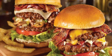 Tres razones por las que no debes comer en el auto