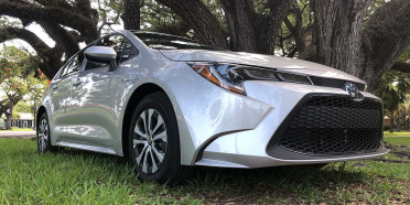 Test drive Toyota Corolla Hybrid 2020 ... amenaza para el Toyota Prius