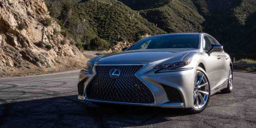 Video, Lexus LS500h 2019, potencia híbrida, lujo máximo y poco consumo