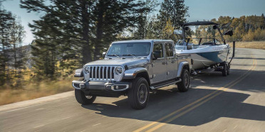 Video, Jeep Gladiator 2020 demuestra su poder de remolque