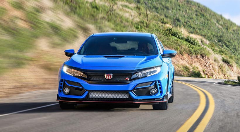 Pese a su configuración de cuatro puertas, el Civic Type R 2020 ofrece un diseño deportivo inigualable que lo convierte en una opción ideal para todos aquellos que están buscando un vehículo de precio relativamente accesible y con el desempeño adecuado para despertar sus emociones en la carretera o en la pista. Foto: Honda