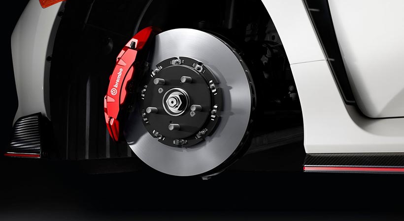 Este modelo deportivo incorpora frenos Brembo, con discos vestnilados y cálipers de seis pistones. Foto: Honda.