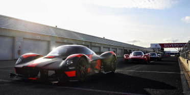 Aston Martin Valkyrie en pista y calle, el hiperatuo ya viene