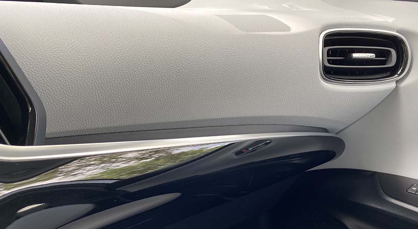 Los materiales de la cabina del Toyota Prius Prime 2020 son de gran calidad y buen diseño. Foto: Javier Mota.