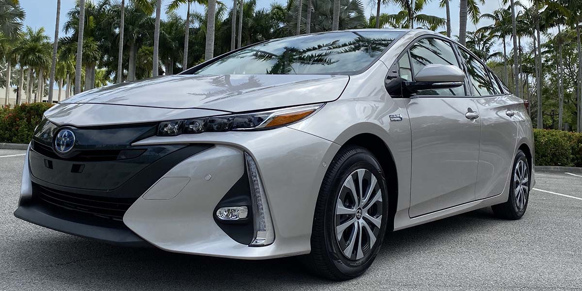 El Toyota Prius Prime 2020 con tecnología Plug-in Hybrid tiene un atractivo diseño exterior, radicalmente diferente al modelo original de 1997. Foto: Javier Mota.