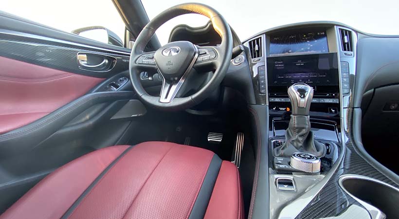 La tapicería de piel roja le da una personalidad definitivamente deportiva. Foto: Javier Mota.