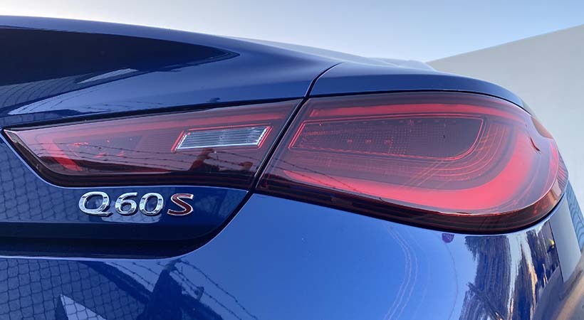 Los distintivos de la familia Infiniti Q60 Red Sport lo separan de las ediciones regulares en 2020. Foto: Javier Mota.