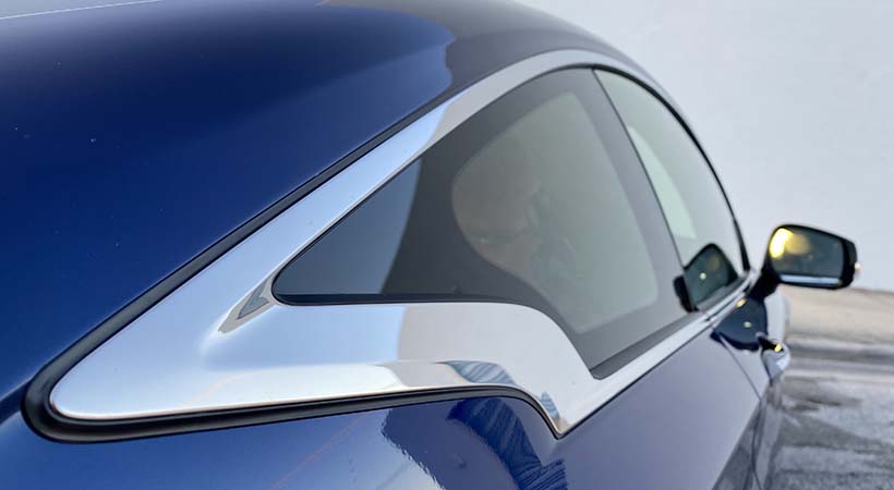 Aunque su diseño exterior general no ha cambiado mucho en años, los detalles de cromo le dan una imagen actual. Infiniti Q60 Red Sport 400 2020. Foto: Javier Mota.