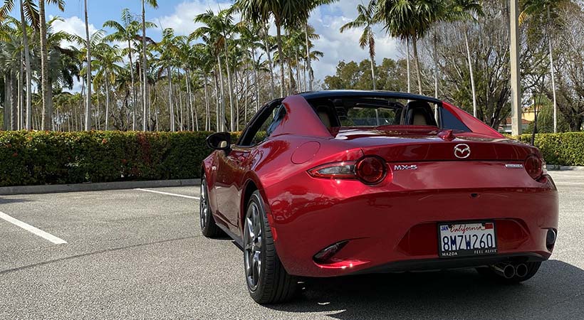 Por su diseño exterior con el techo rígido hay algunos que se han atrevido a calificar al Mazda MX5 RF como el 