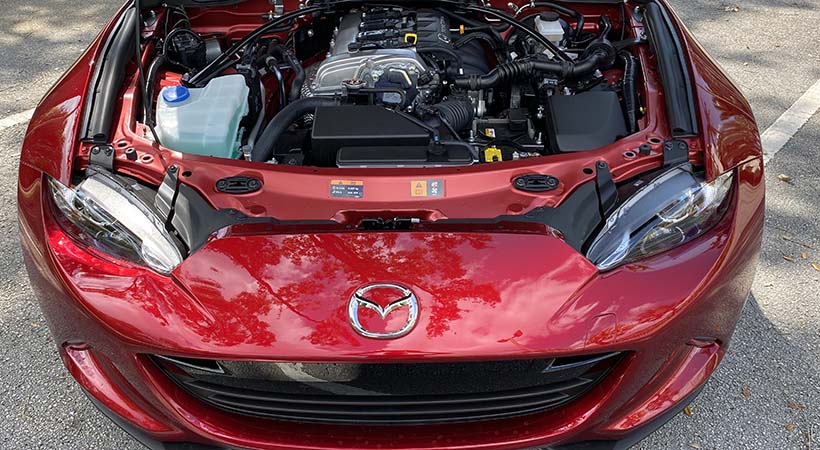 El motor del Mazda MX5 RT cuanta con la impresionante tecnología SKYACTIV-G que combina potencia y eficiencia. Foto: Javier Mota.